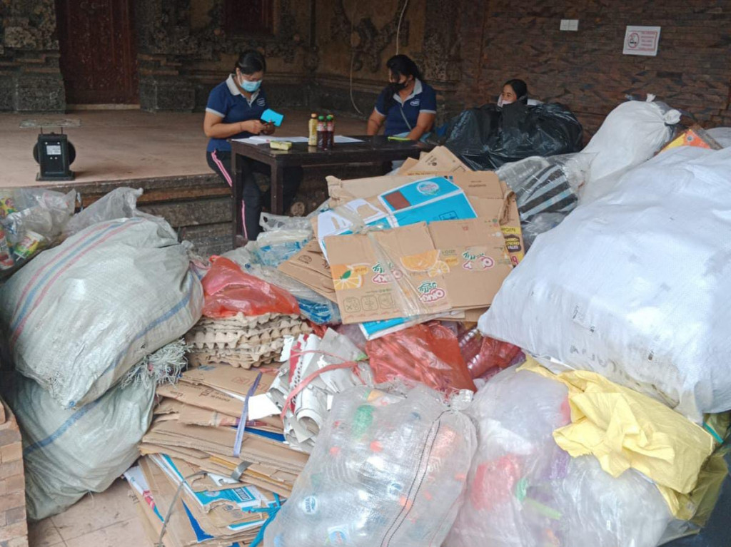 Mengenal Kegiatan Bank Sampah di Desa Dalung